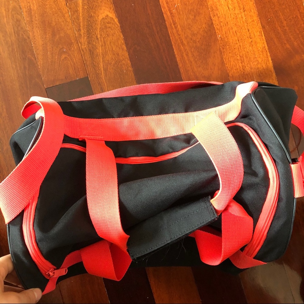 ❤️SOLD❤️Adidas Gym Bag - Neon Pink & Black - Picture 3 of 10